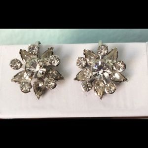 VNTG Estate Costume Rhinestone Pronged Bezel Snowflackes Silver